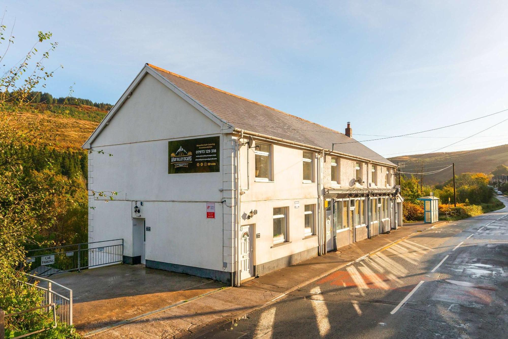 The View Spacious Apartment In Afan Forest Bike Park By Staystaycations Port Talbot Bagian luar foto