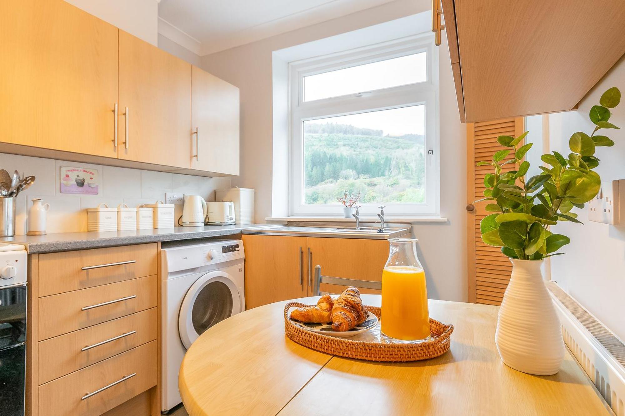 The View Spacious Apartment In Afan Forest Bike Park By Staystaycations Port Talbot Bagian luar foto