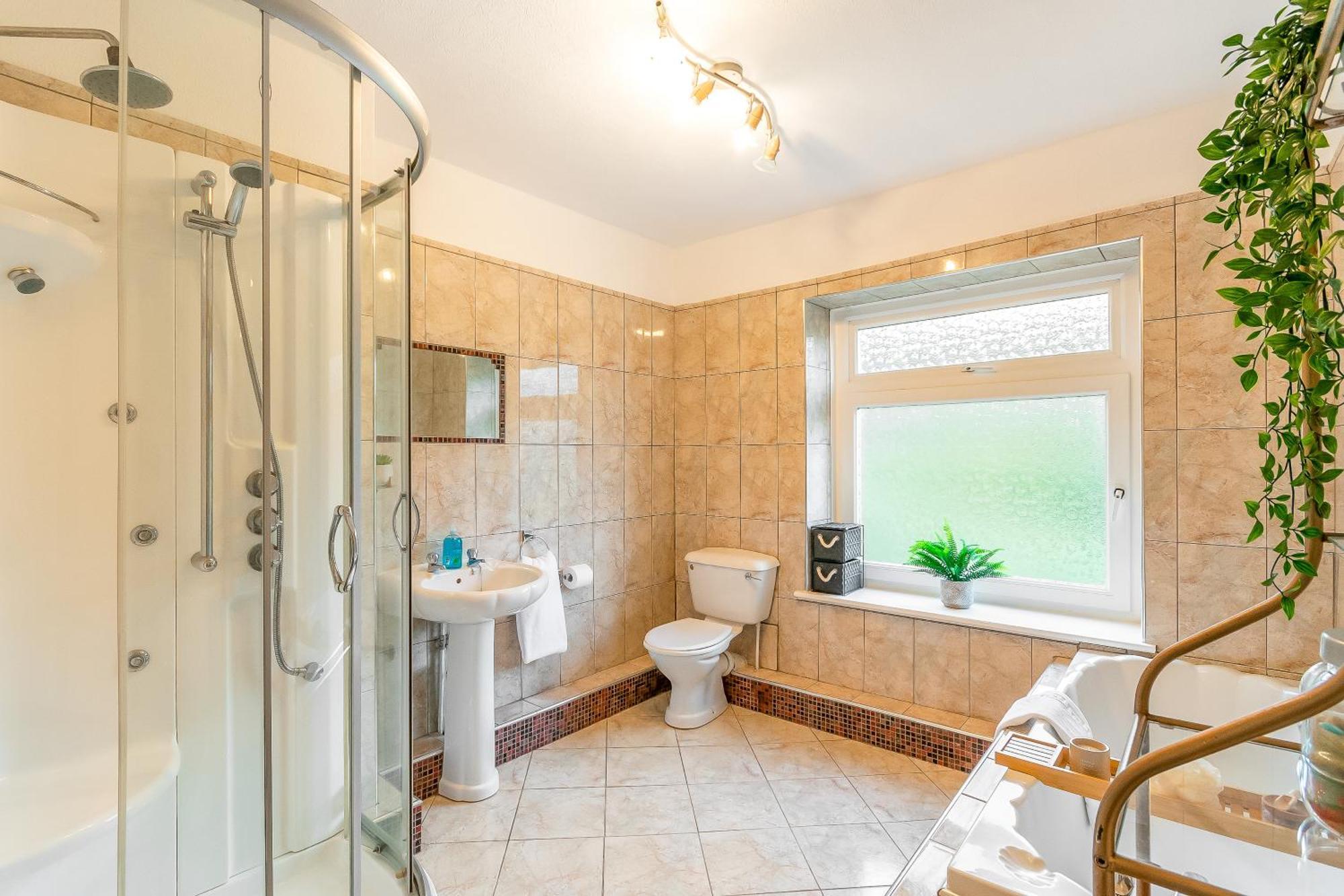 The View Spacious Apartment In Afan Forest Bike Park By Staystaycations Port Talbot Bagian luar foto
