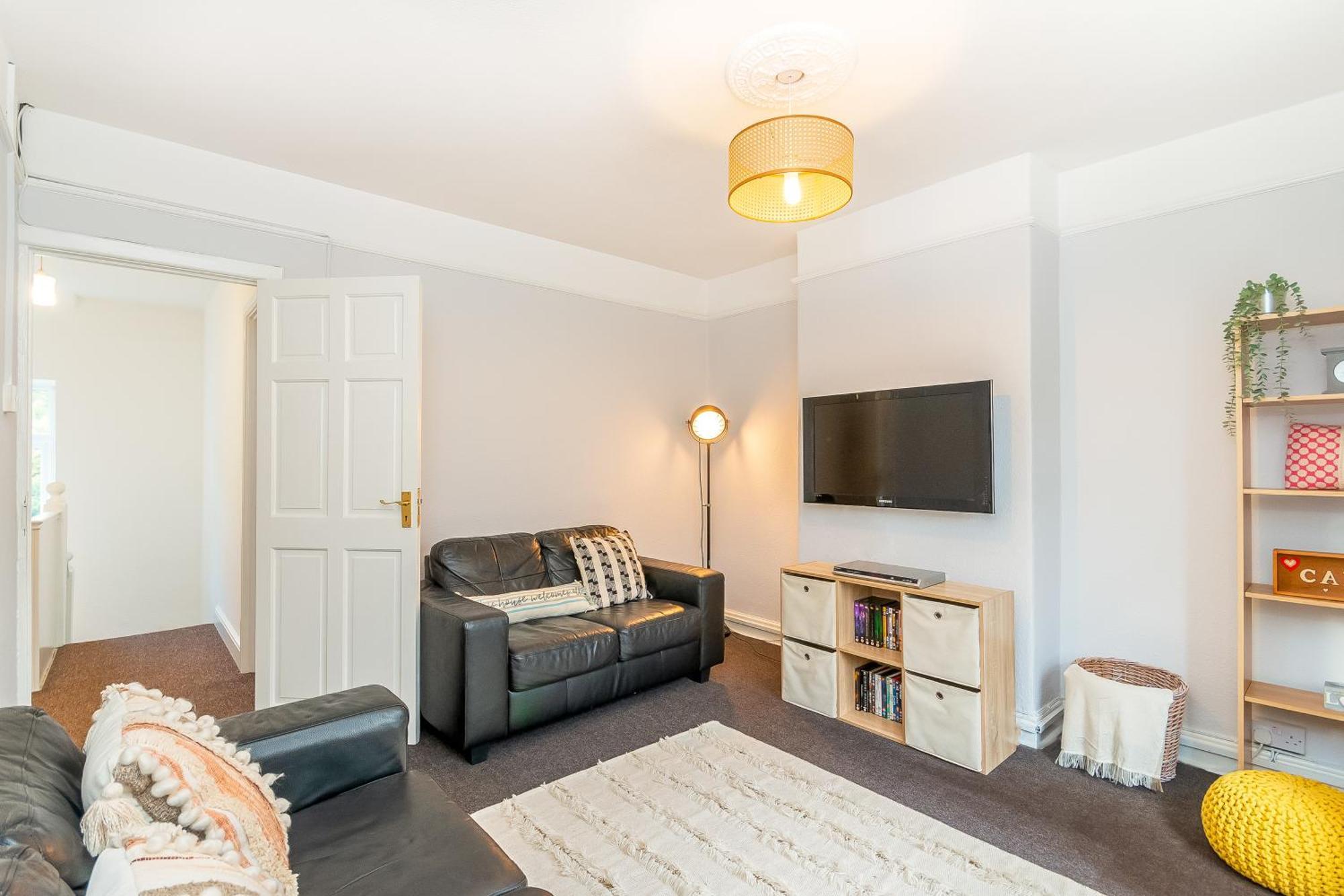 The View Spacious Apartment In Afan Forest Bike Park By Staystaycations Port Talbot Bagian luar foto